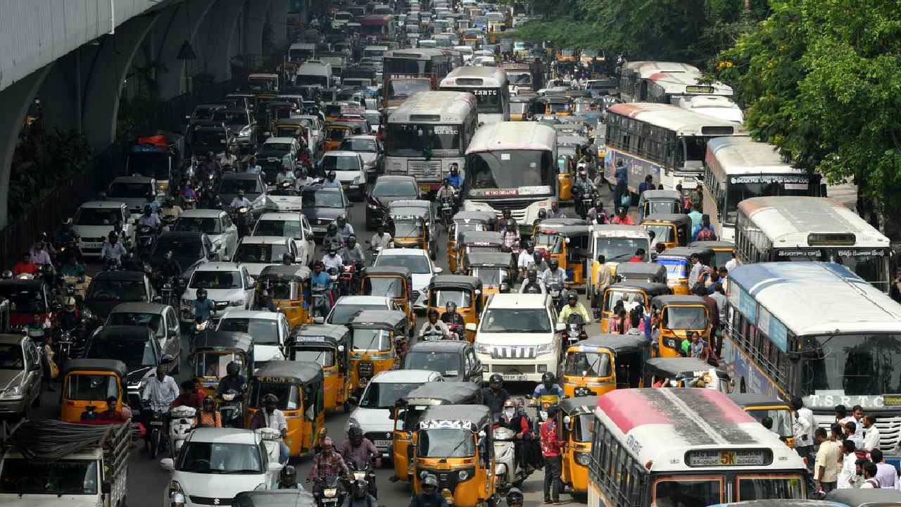 Hyderabad: హైదరాబాద్ వాసులకు అలర్ట్.. రేపు ఈ రూట్‌లో ట్రాఫిక్ ఆంక్షలు