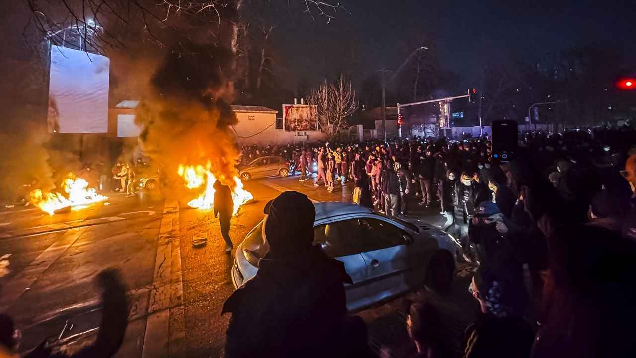 Iran Protests: 2వేల మంది మృతి.. ఇరాన్‌లో మారణహోమం.. మిన్నంటిన ప్రభుత్వ వ్యతిరేక ఆందోళనలు