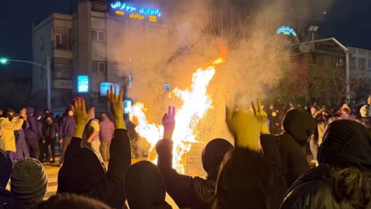 Iran Unrest: ఇరాన్‌లో తీవ్ర ఉద్రిక్తతలు.. భారతీయులకు ఎంబీసీ కీలక సూచనలు