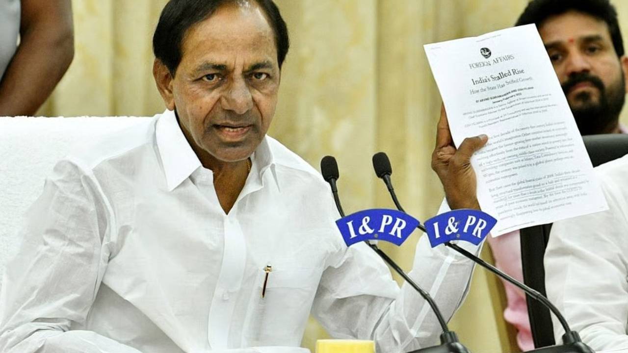KCR : ఫోన్ ట్యాపింగ్ కేసులో మరో కీలక పరిణామం.. కేసీఆర్‌కు సిట్ నోటీసులు.. విచారణ అక్కడే..