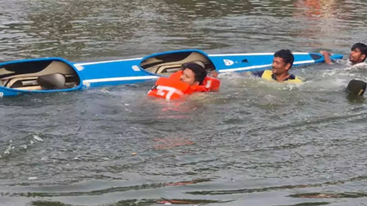 Konaseema District Collector : కోనసీమ జిల్లాలో కలెక్టర్‌కు తప్పిన ప్రమాదం.. పడవపై నుంచి కాల్వలో పడిపోవటంతో..