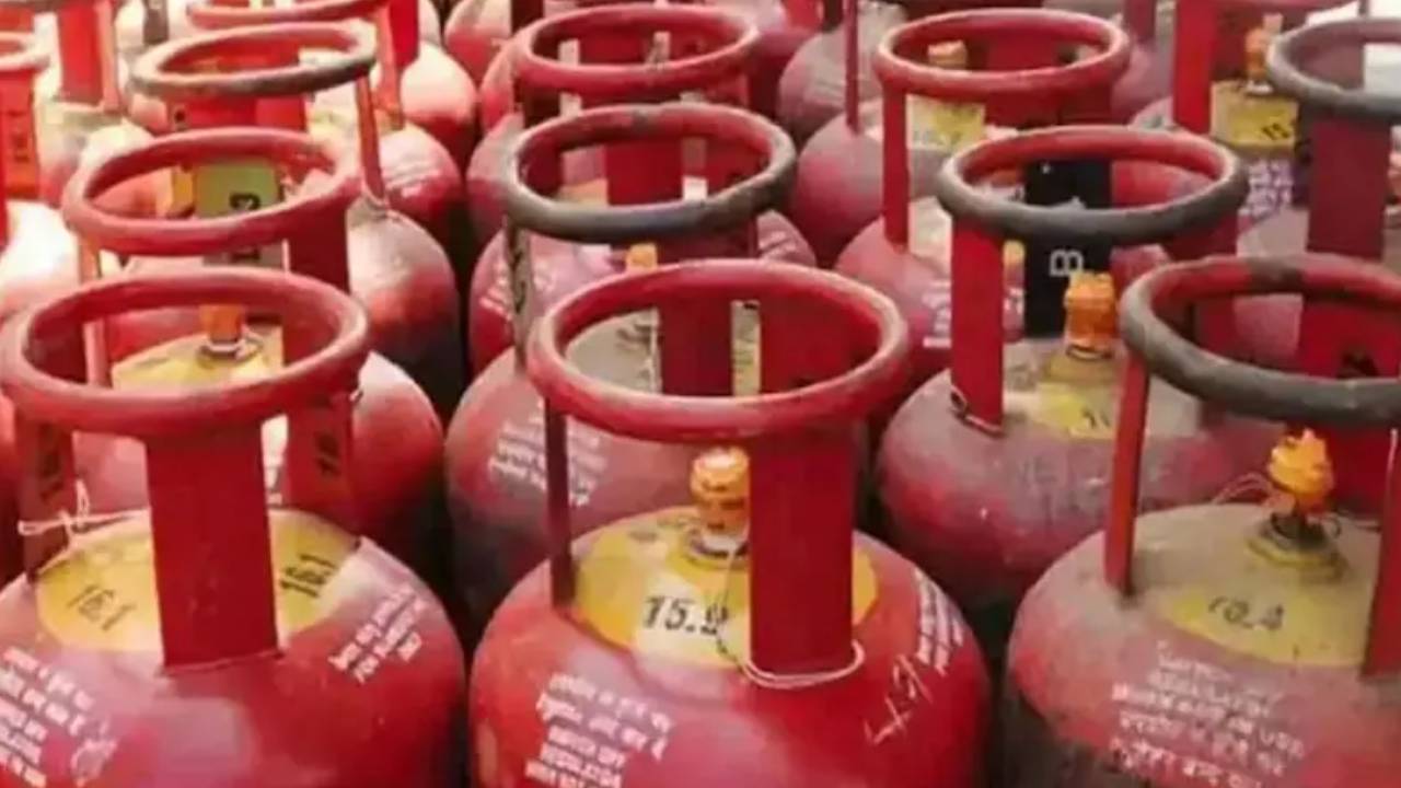 LPG Gas Price : కొత్త సంవత్సరం వేళ బిగ్‌షాక్.. గ్యాస్ సిలిండర్ ధరల్లో భారీ మార్పు.. కొత్త రేట్లు ఇవే..