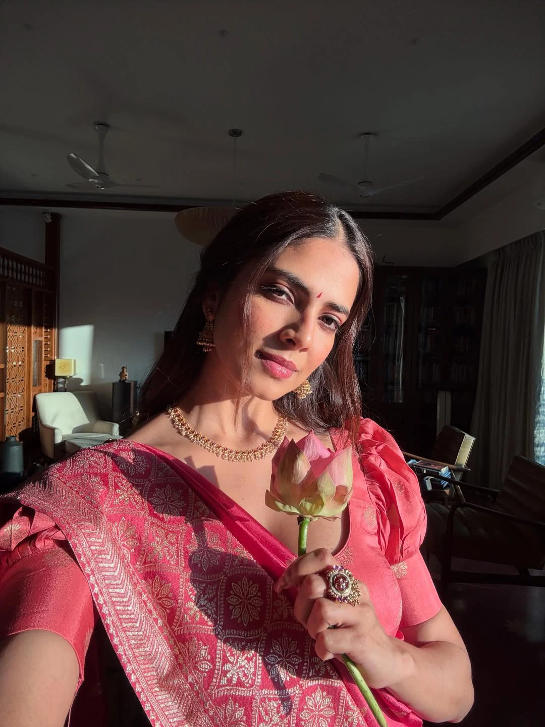 Malavika Mohanan Stunning Looks in Saree