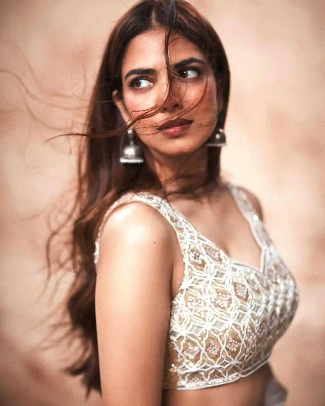 Malavika Mohanan latest glamour photos (1)