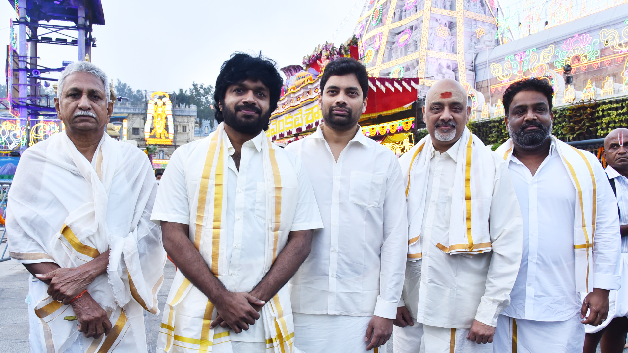 Mana ShankaraVaraprasad garu: తిరుమలలో మన శంకరవరప్రసాద్ గారు చిత్ర యూనిట్.. ఫొటోలు