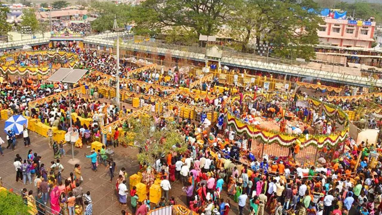 Medaram Maha Jatara : మేడారం జాతరకు వెళ్లే వారికి అలర్ట్.. రూట్‌మ్యాప్, ట్రాఫిక్ అప్‌డేట్స్.. ఇతర సౌకర్యాల సమాచారంకోసం ఇలా చేయండి.. హాయ్ అని మెస్సేజ్ చేస్తే చాలు..