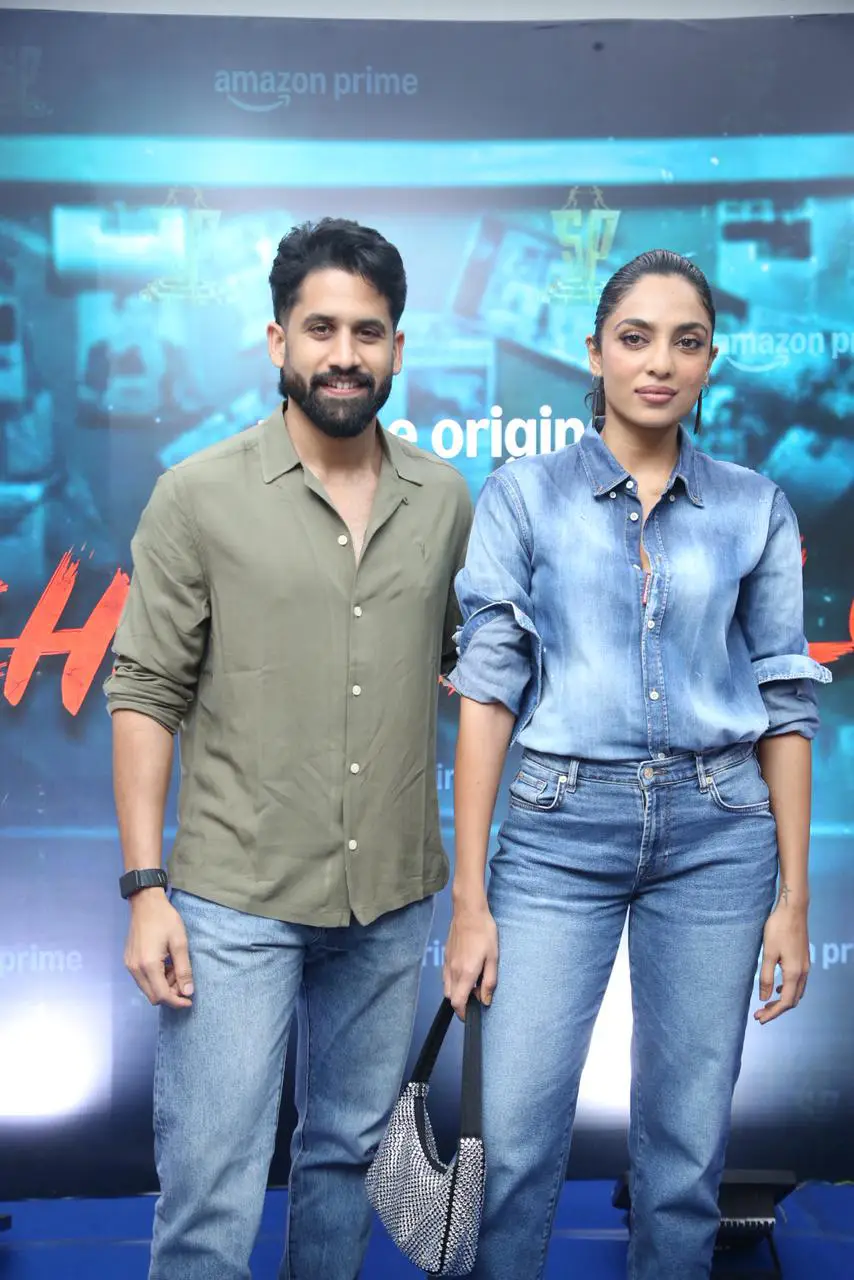 Naga Chaitanya Sobhita watched cheekatilo movie special show (1)