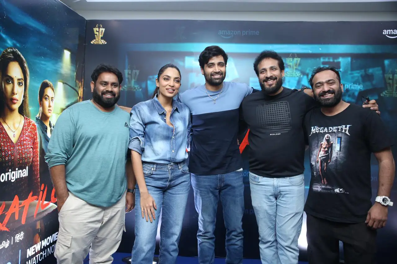 Naga Chaitanya Sobhita watched cheekatilo movie special show (1)