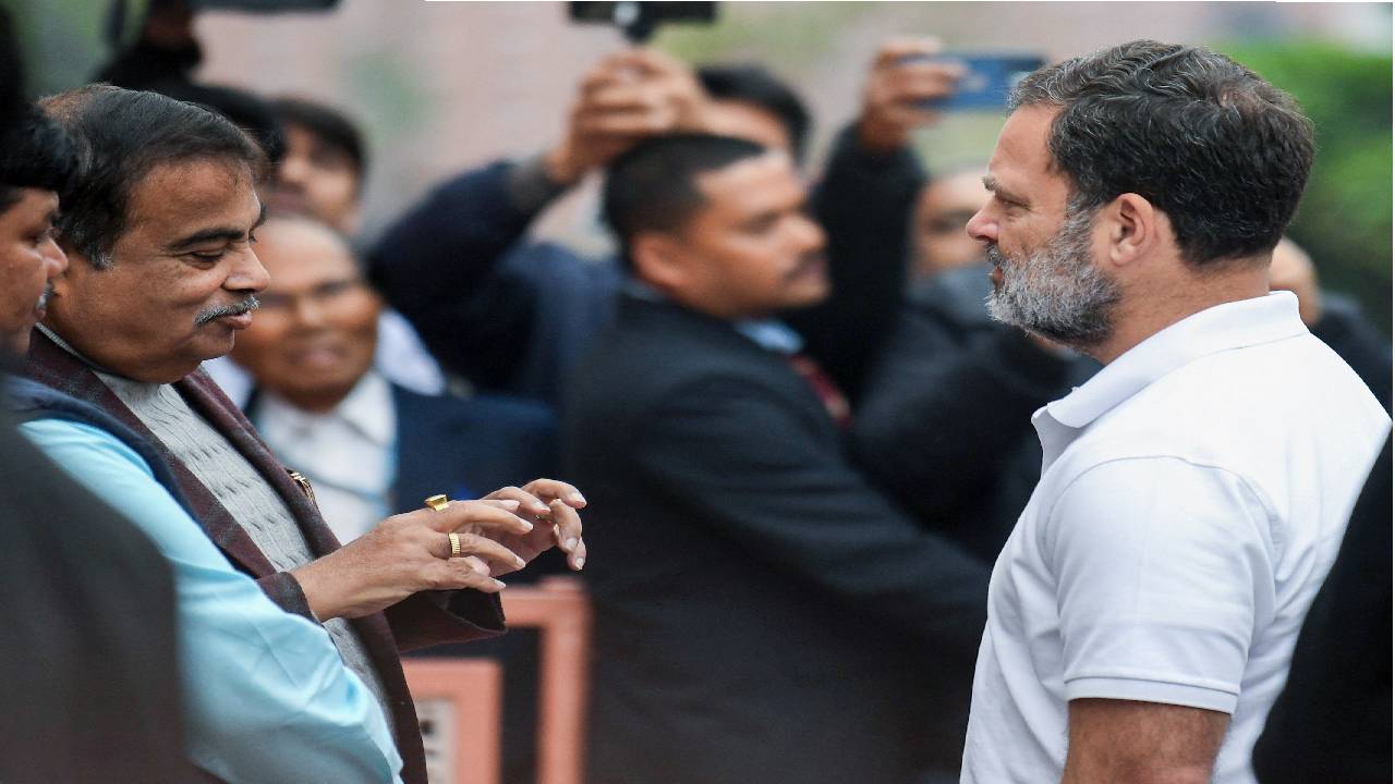 గడ్కరీతో రాహుల్‌ ముచ్చట్లు.. పార్లమెంట్‌ వద్ద నేతల సందడి