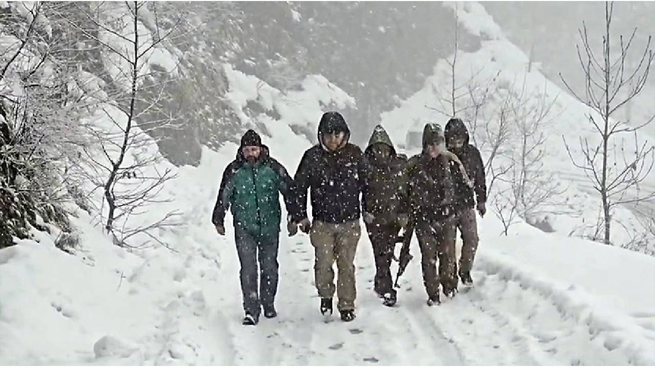 కశ్మీర్, శ్రీనగర్, ఉత్తరకాశి, మనాలిని కప్పేసిన మంచు.. ఫొటోలు చూస్తారా?