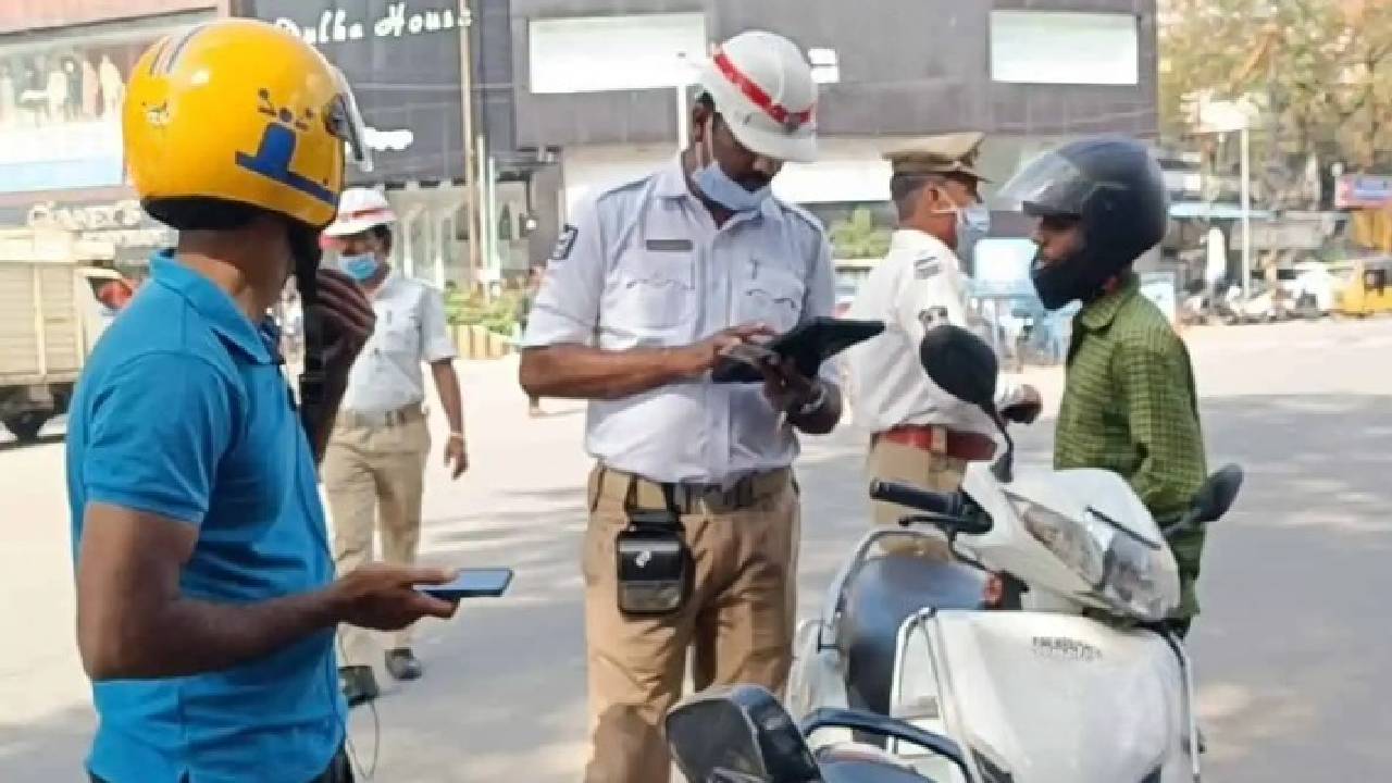 వాహనాల రిజిస్ట్రేషన్‌ వేళ బ్యాంకు అకౌంట్‌ నంబర్ ఇవ్వాల్సిందే.. చలాన్లు ఆటోమేటిక్‌గా కట్‌ అవుతాయనుకుంటున్నారా?