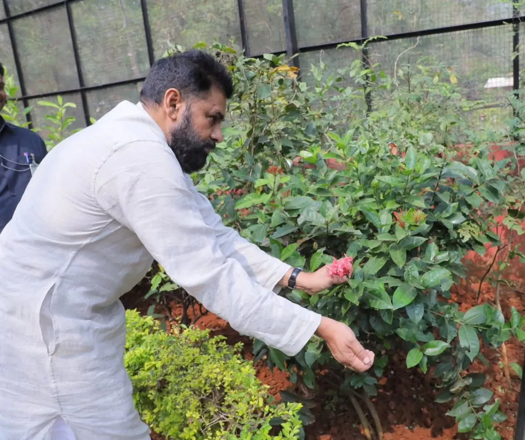 Pawan Kalyan Visits Vizag Zoo Park