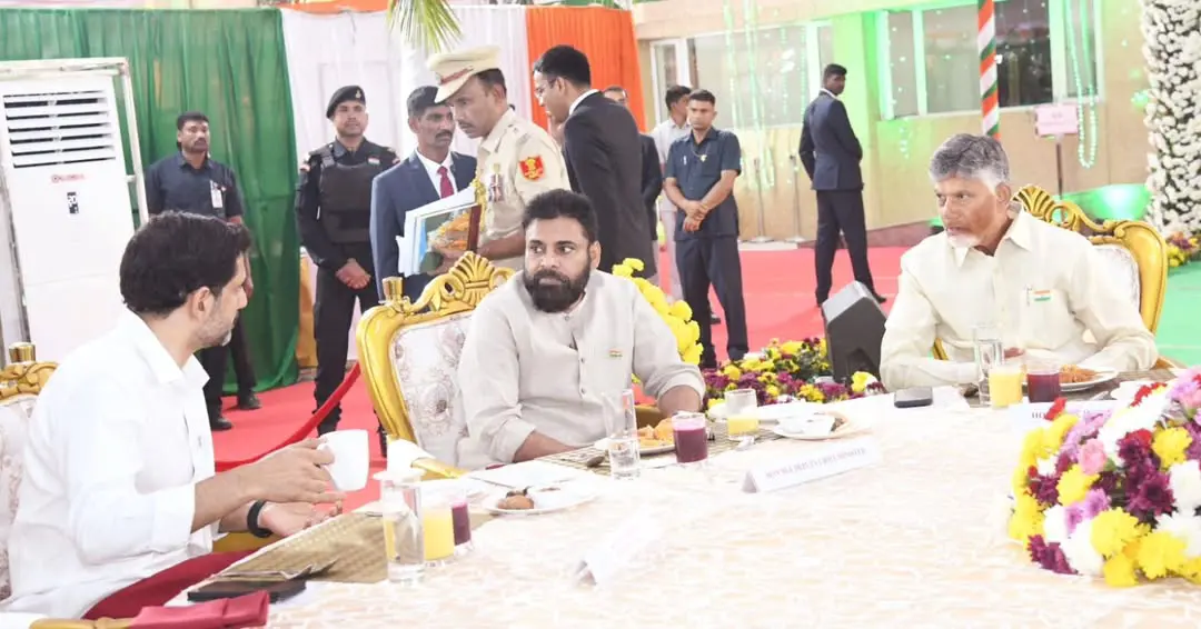 Chandrababu Wife nara Bhuvaneswari Pawan Kalyan wife Anna Lezhneva Participated in Governor Party