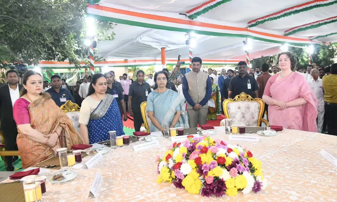 Chandrababu Wife nara Bhuvaneswari Pawan Kalyan wife Anna Lezhneva Participated in Governor Party