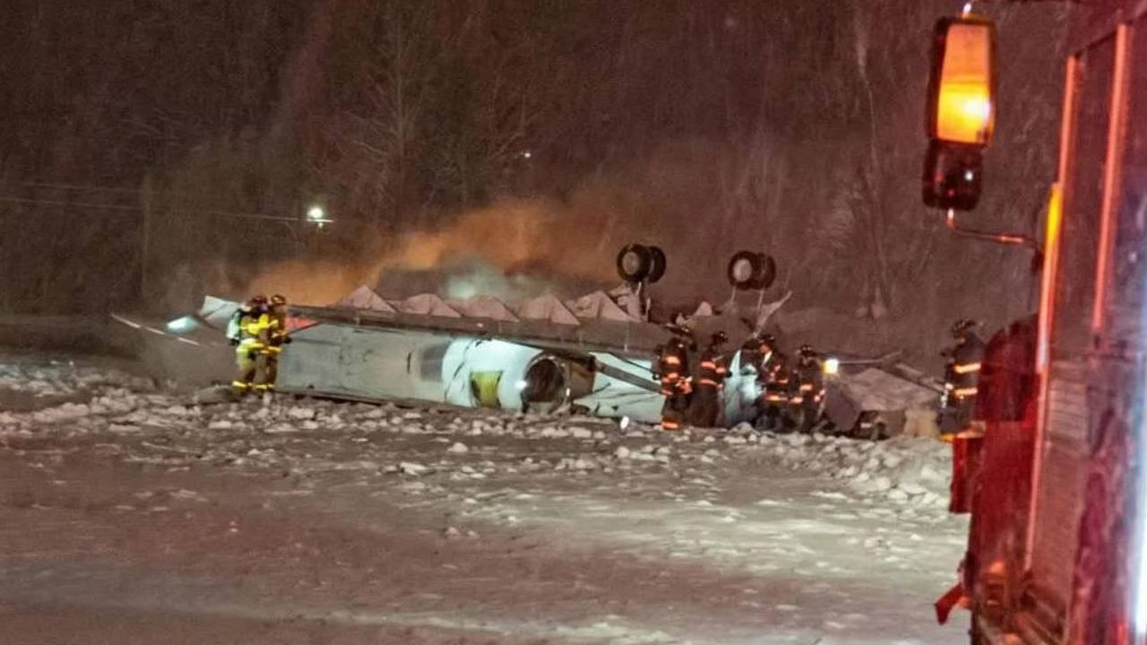 Plane crash : అమెరికాలో ఘోర విమాన ప్రమాదం.. టేకాఫ్ అయిన కొద్ది క్షణాల్లోనే.. విమానాశ్రయం మూసివేత