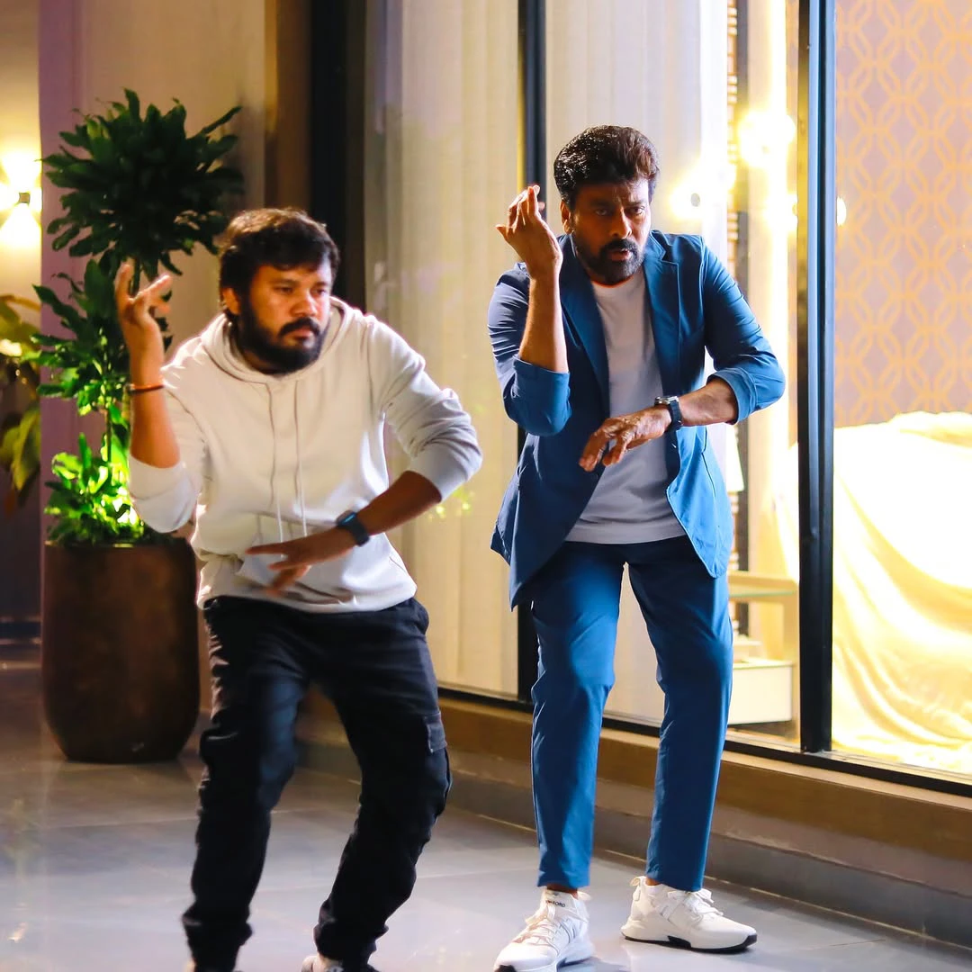 Polaki Vijay Shares Mana Shankara Varaprasad Garu Dance Working Stills with Chiranjeevi and Venkatesh