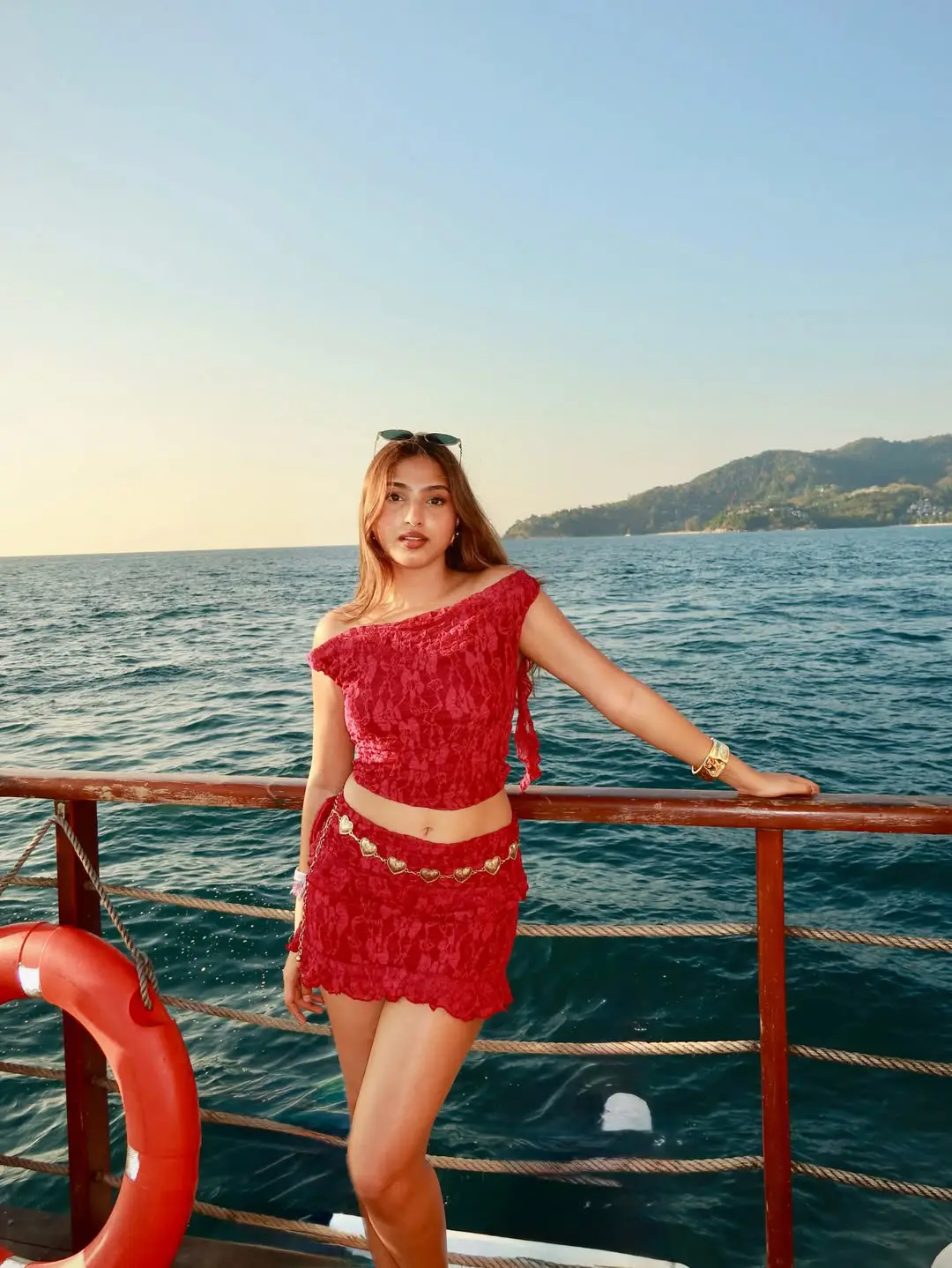 Pranavi Manukonda latest glamour photos (1)