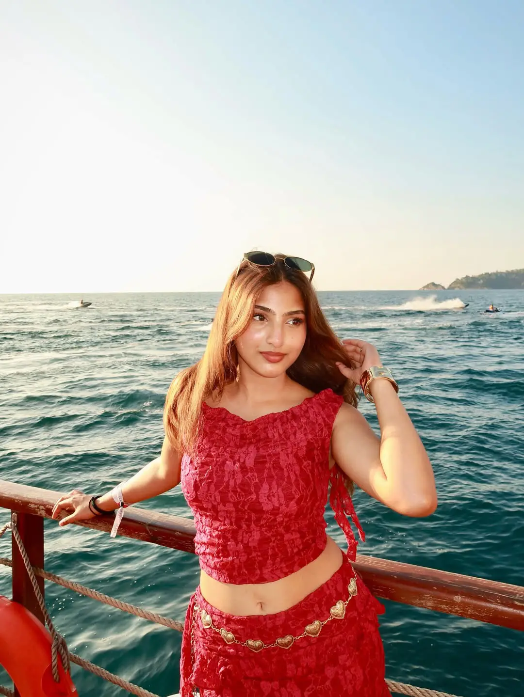 Pranavi Manukonda latest glamour photos (1)