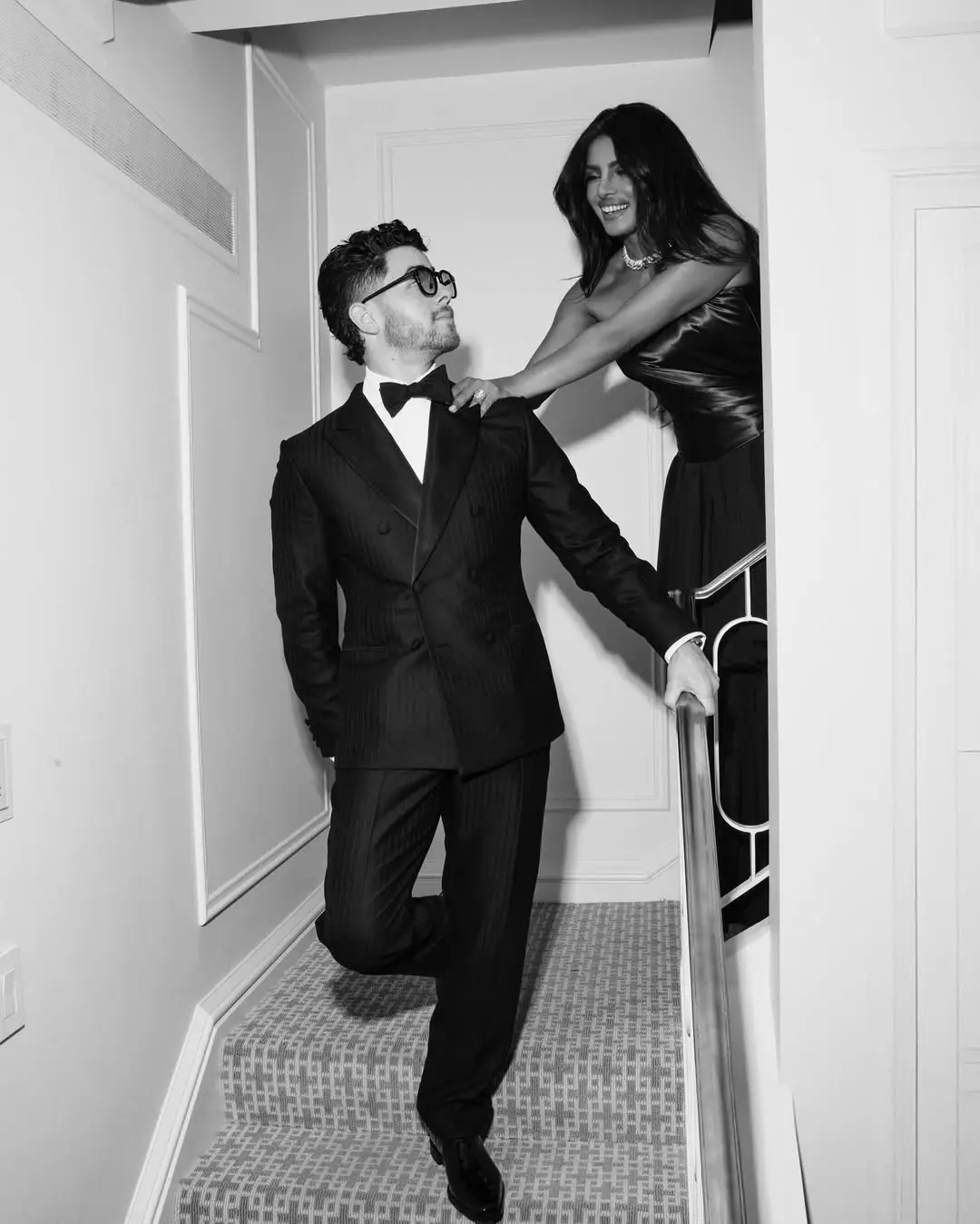 Priyanka Chopra cute poses with her husband Nick Jonas. (1)