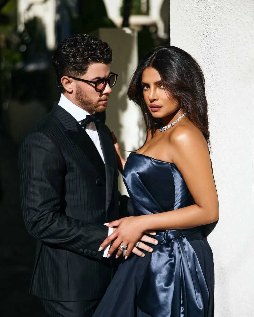 Priyanka Chopra cute poses with her husband Nick Jonas. (1)