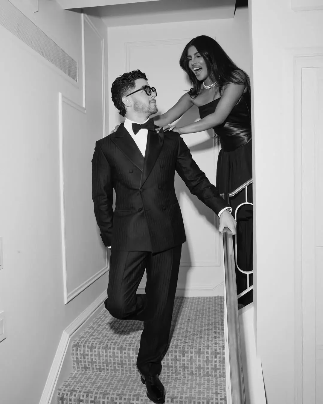 Priyanka Chopra cute poses with her husband Nick Jonas. (1)