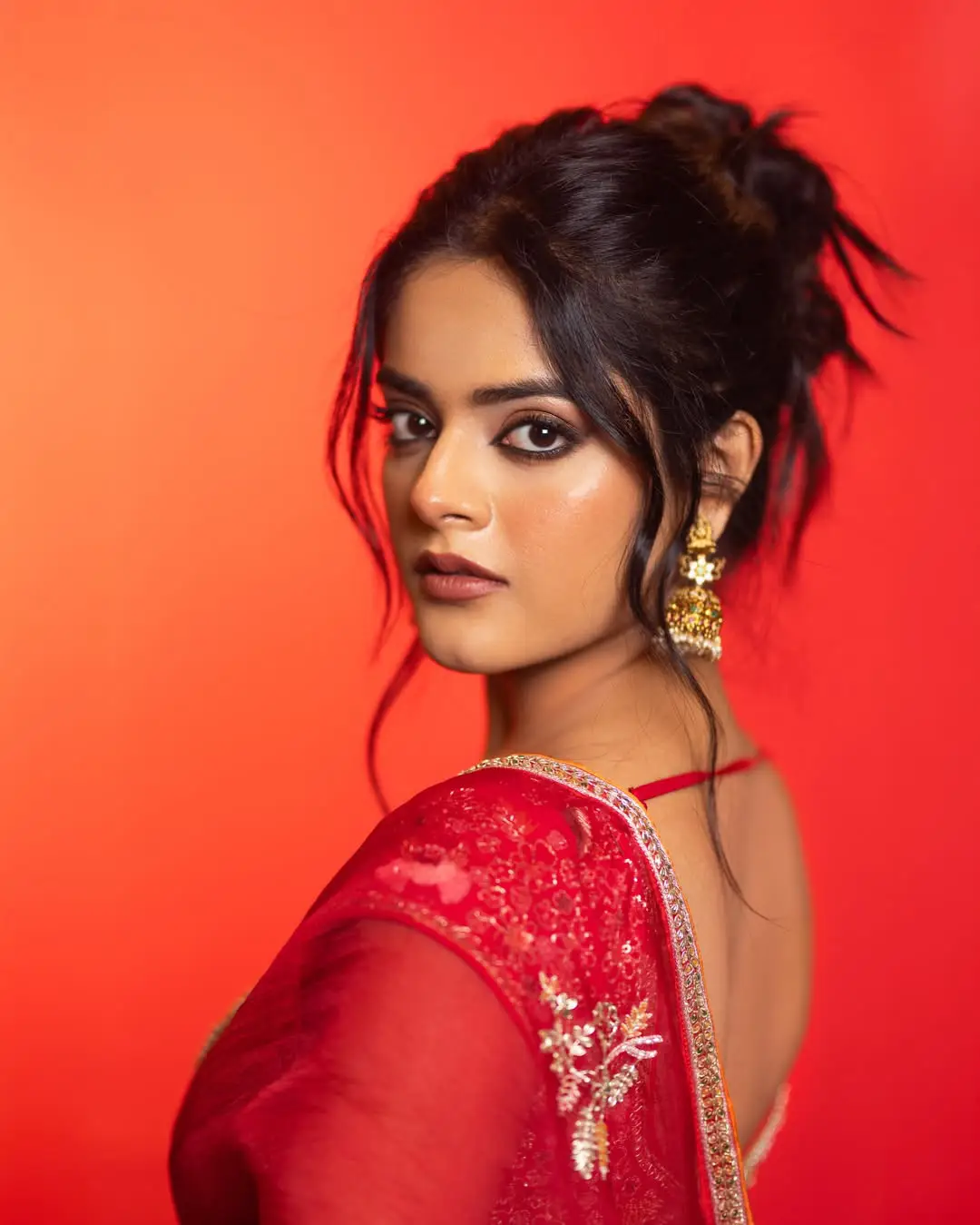 Raja Saab Beauty Riddhi Kumar latest glamour photos (1)