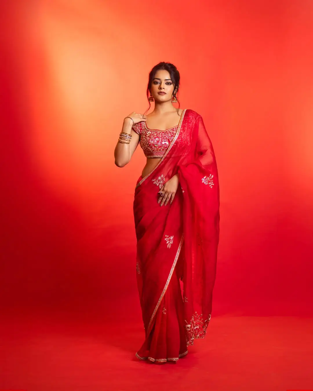 Raja Saab Beauty Riddhi Kumar latest glamour photos (1)