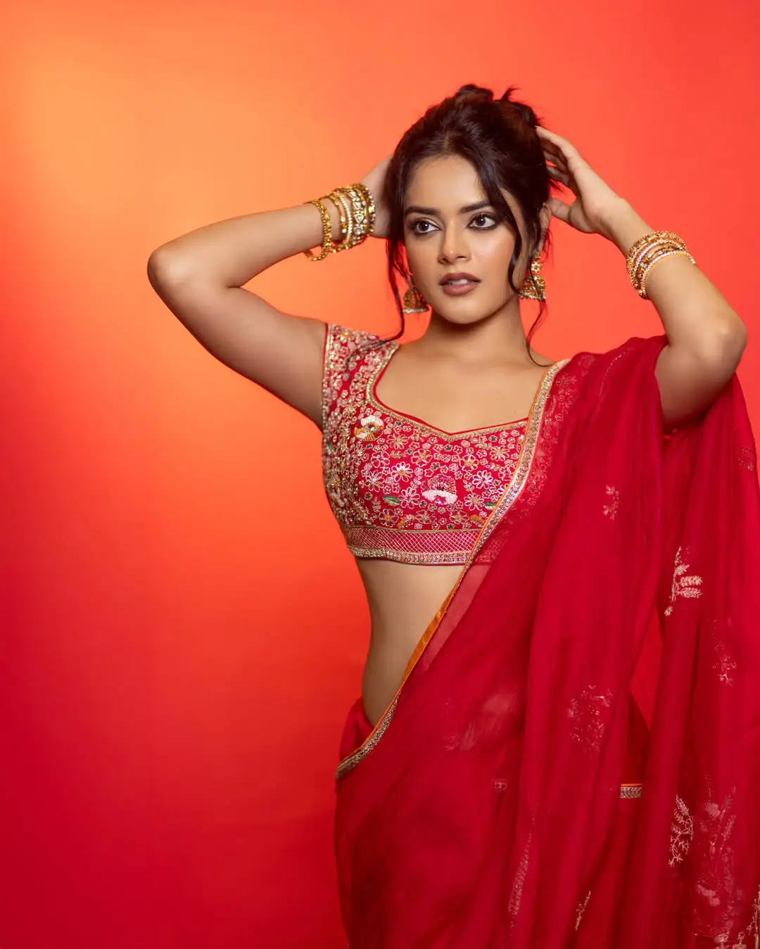 Raja Saab Beauty Riddhi Kumar latest glamour photos (1)