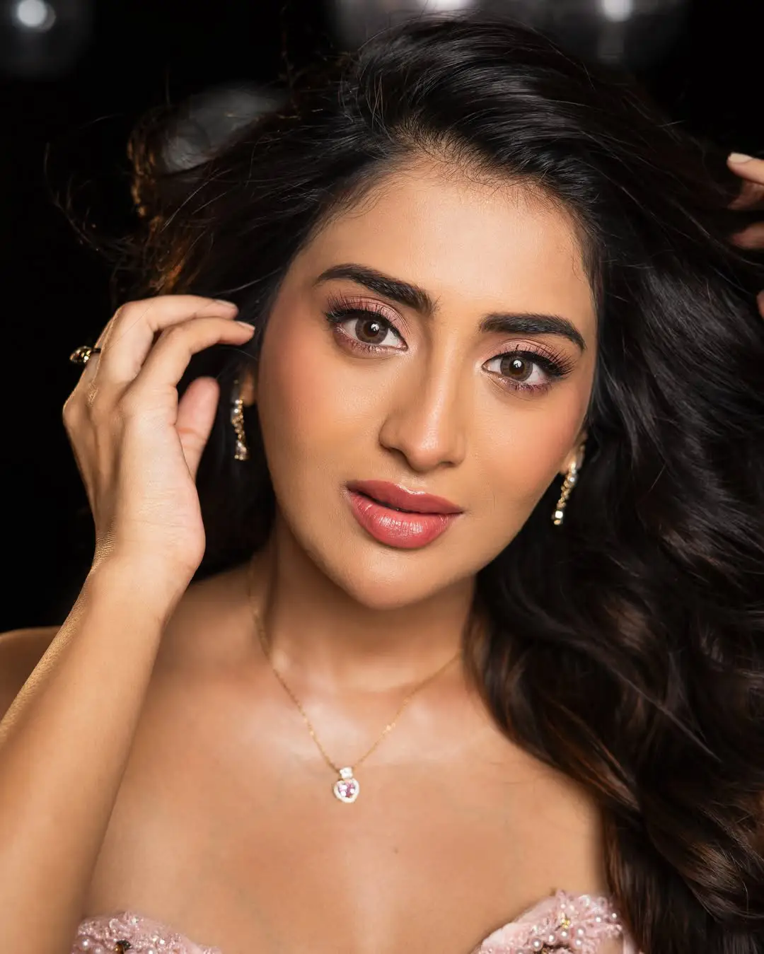 Rashi Singh latest glamour photos (1)