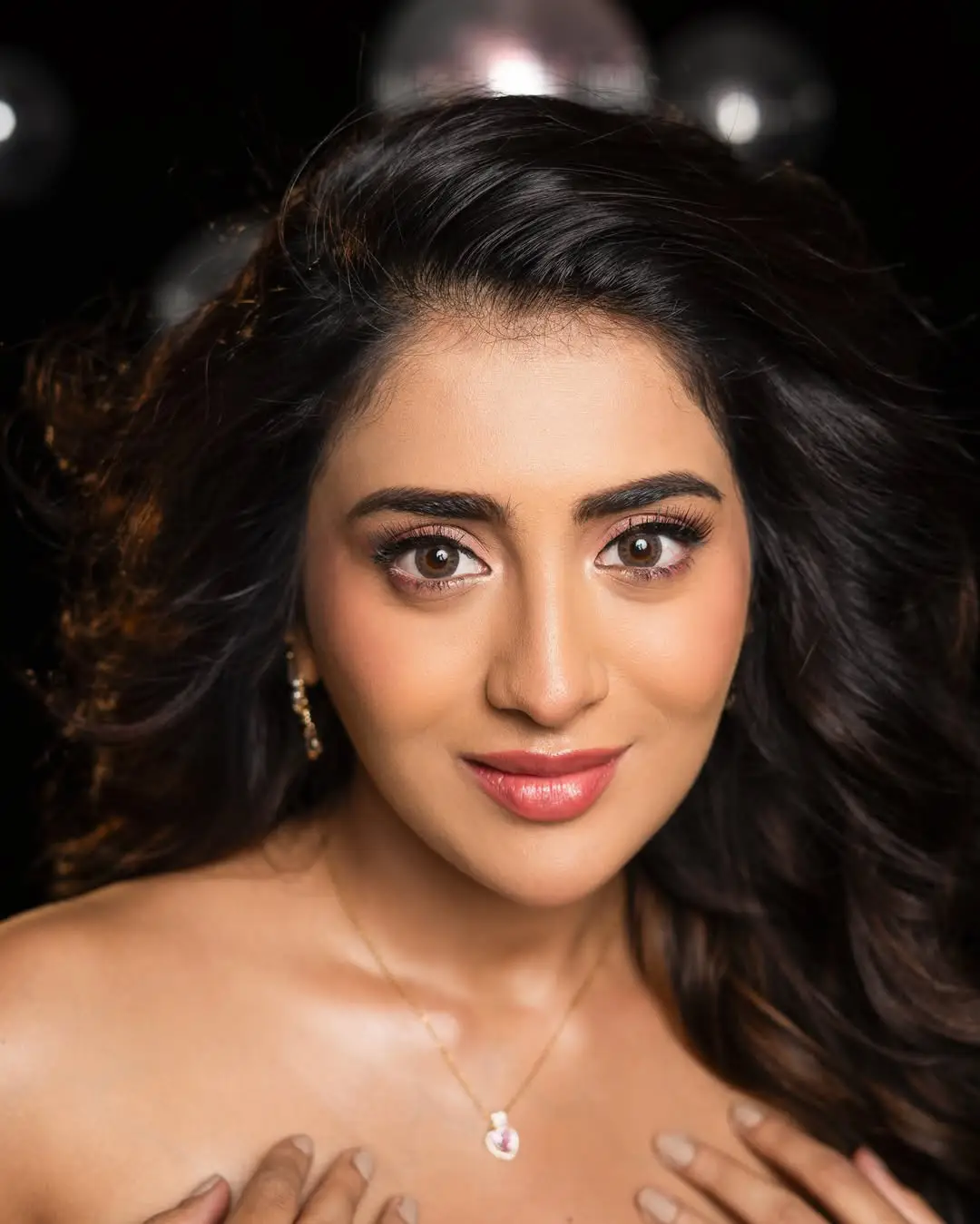 Rashi Singh latest glamour photos (1)