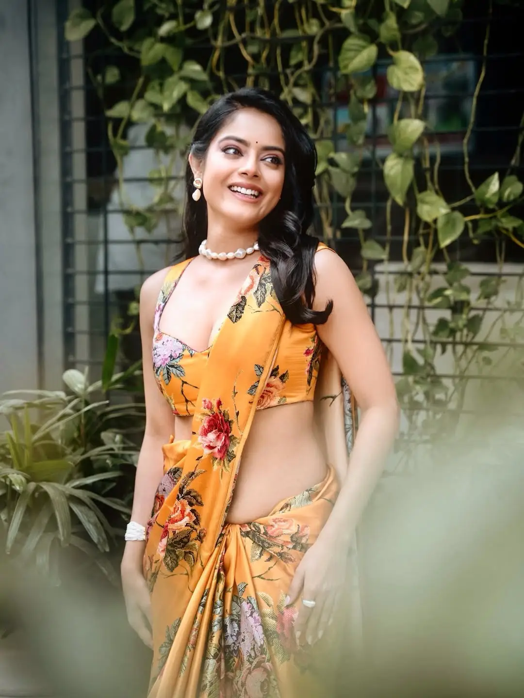 Riddhi Kumar latest glamour photos (1)