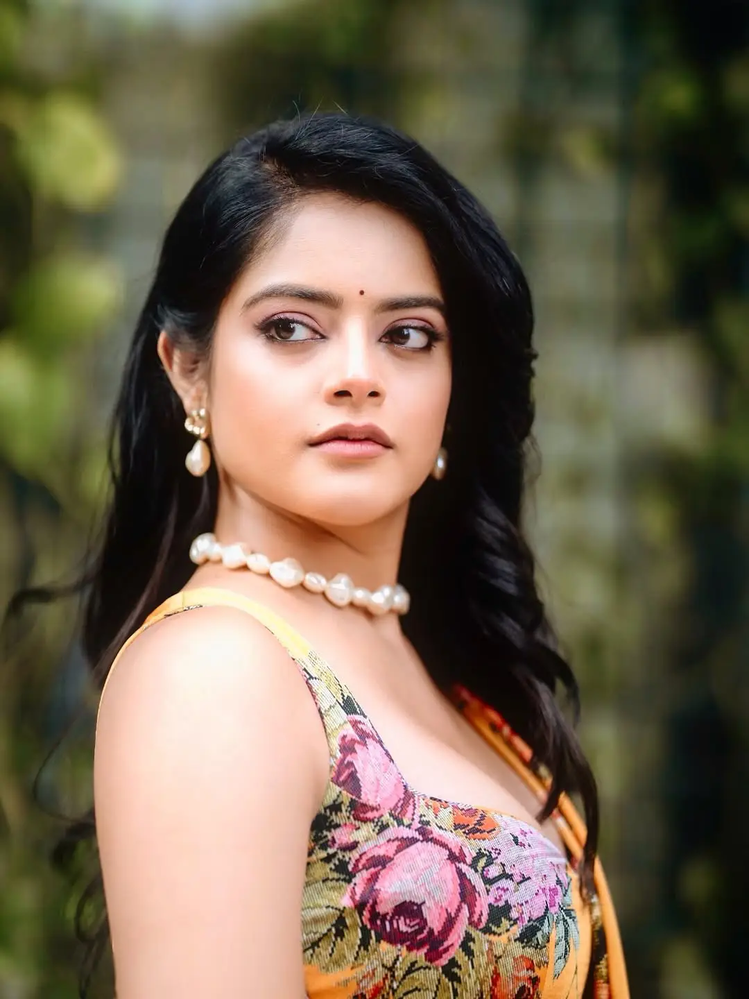 Riddhi Kumar latest glamour photos (1)