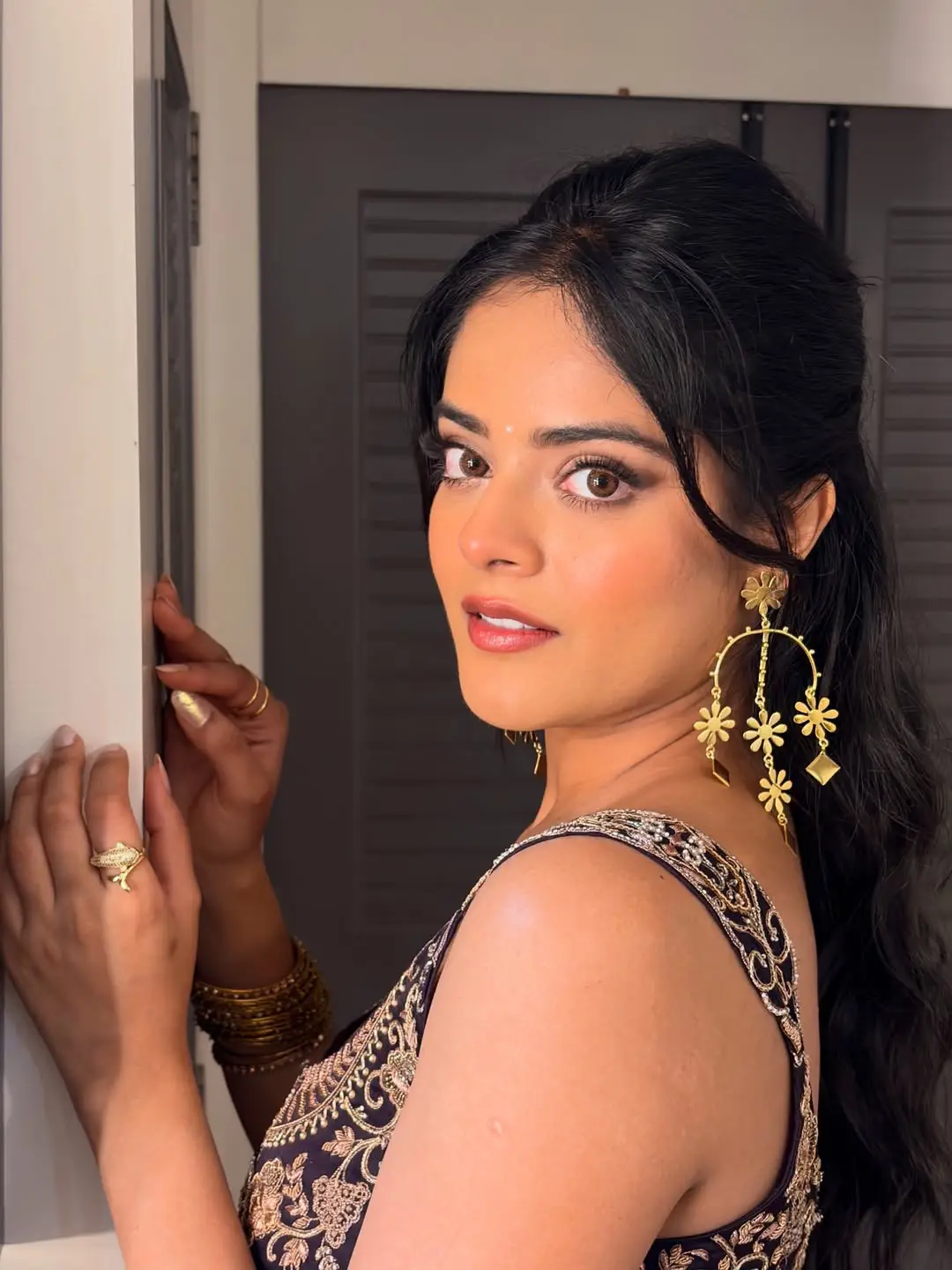 Riddhi Kumar latest glamour photos (1)