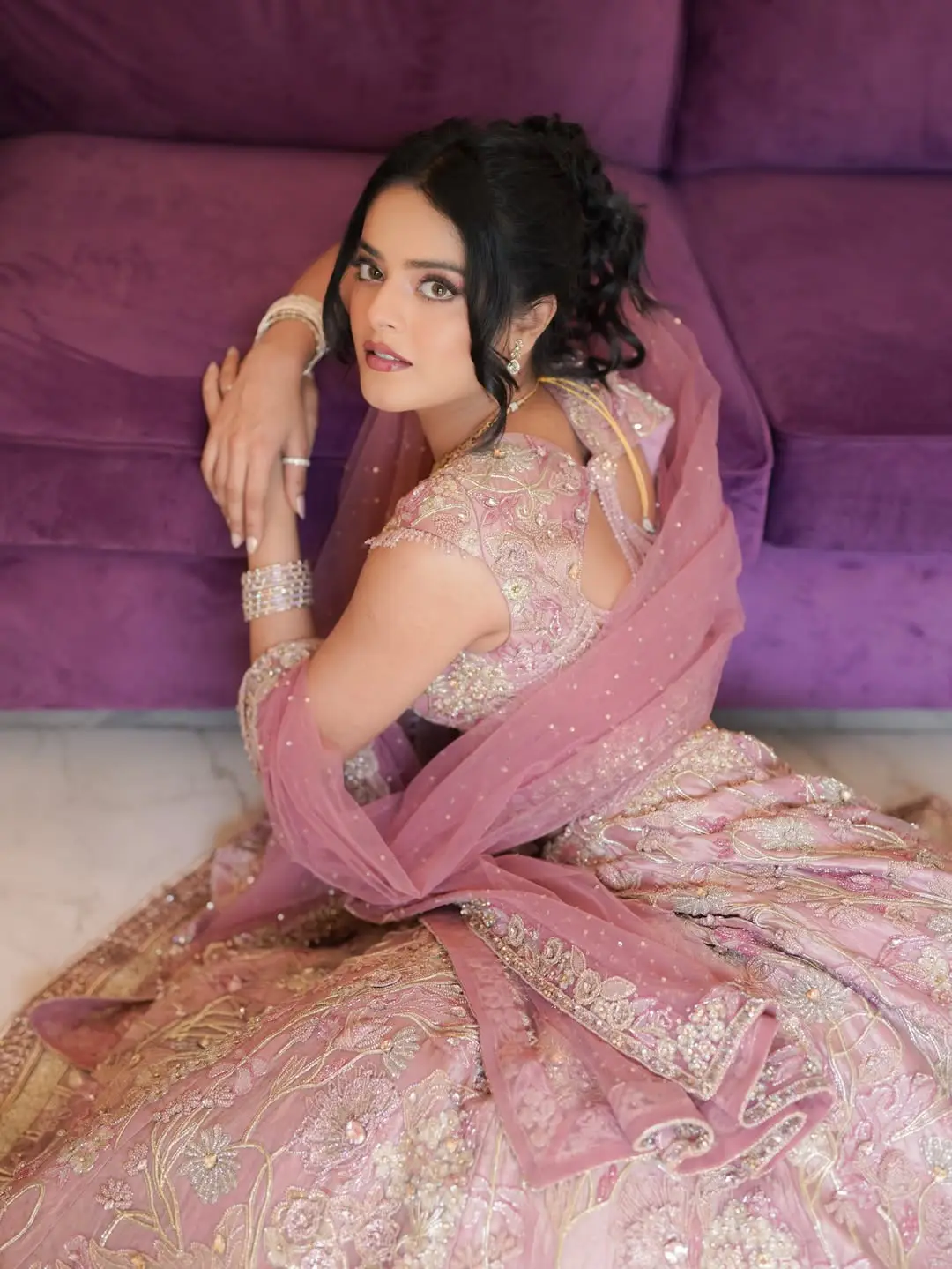 Riddhi Kumar latest glamour photos (1)