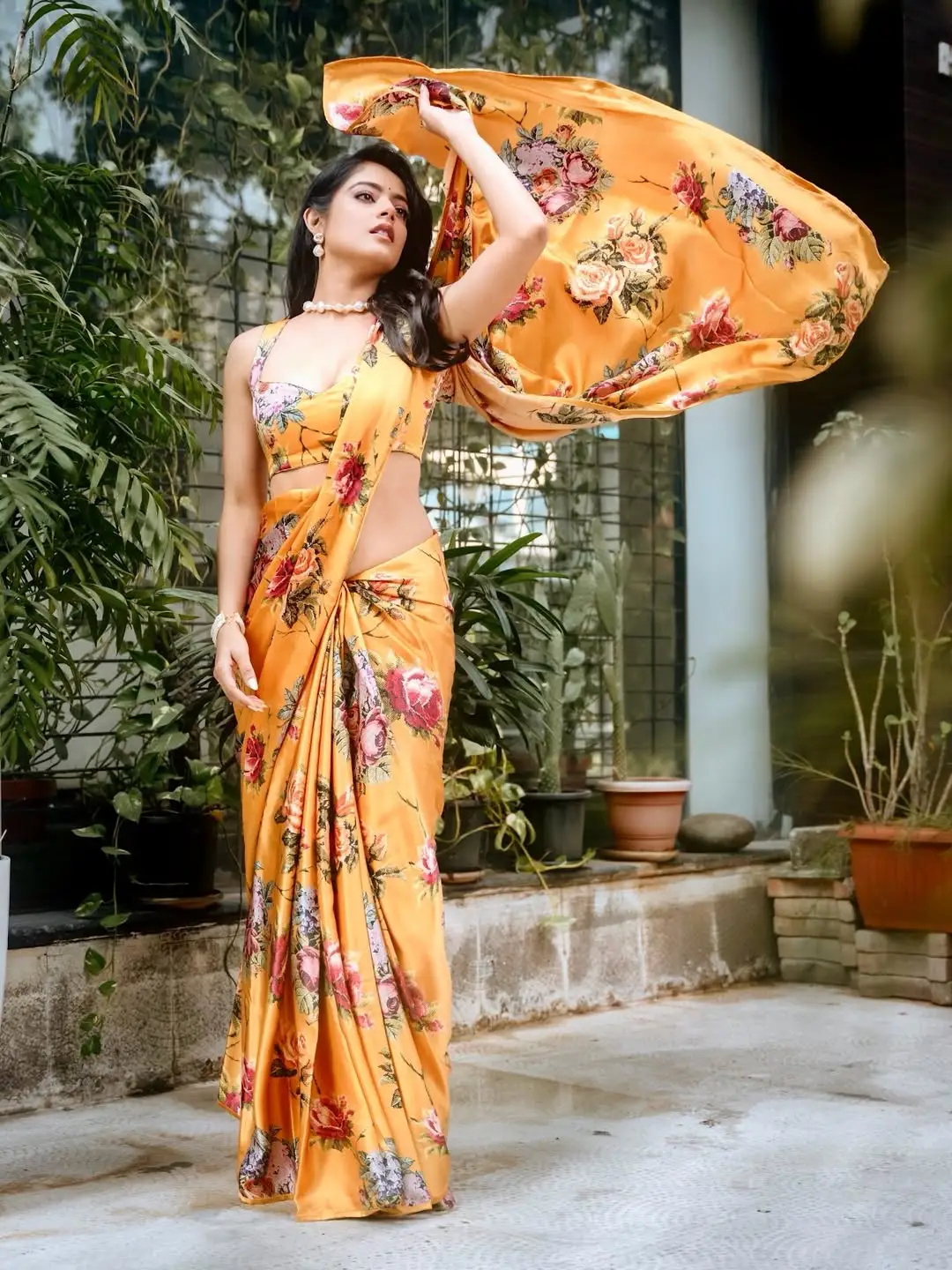 Riddhi Kumar latest glamour photos (1)