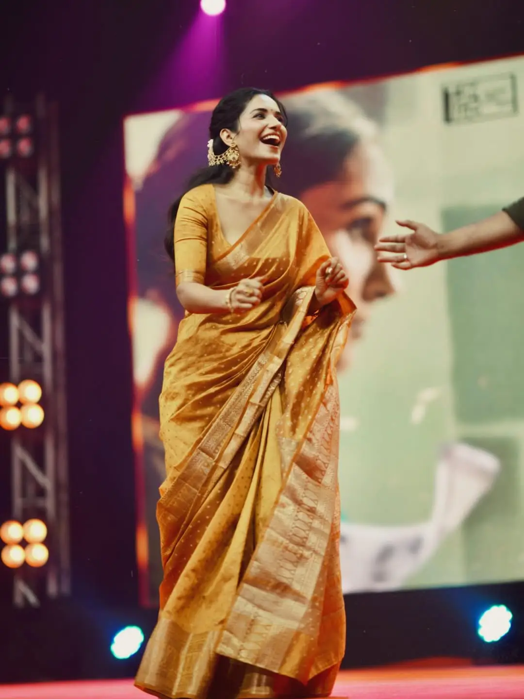 Ruhani Sharma latest photos (1)