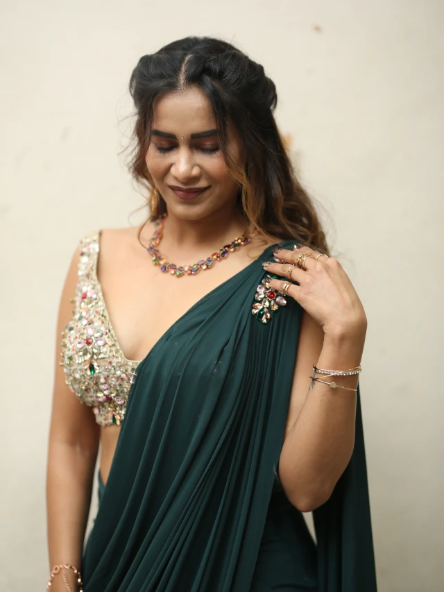 Sahithi Dasari Stunning Looks in Saree