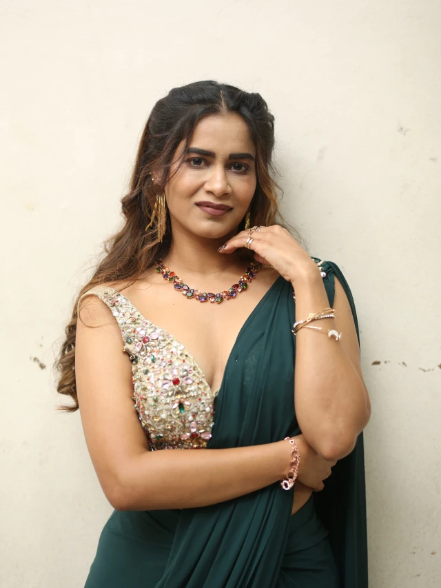 Sahithi Dasari Stunning Looks in Saree