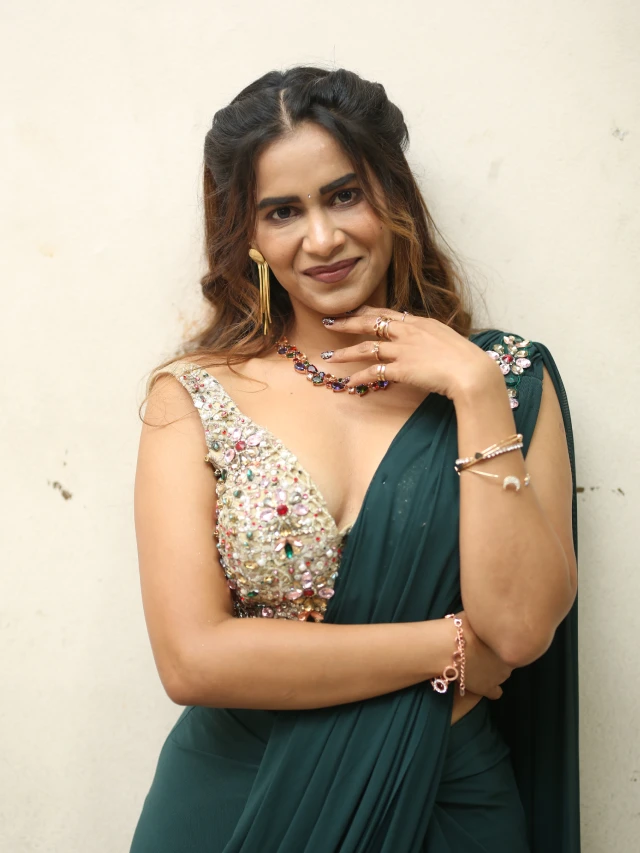 Sahithi Dasari Stunning Looks in Saree
