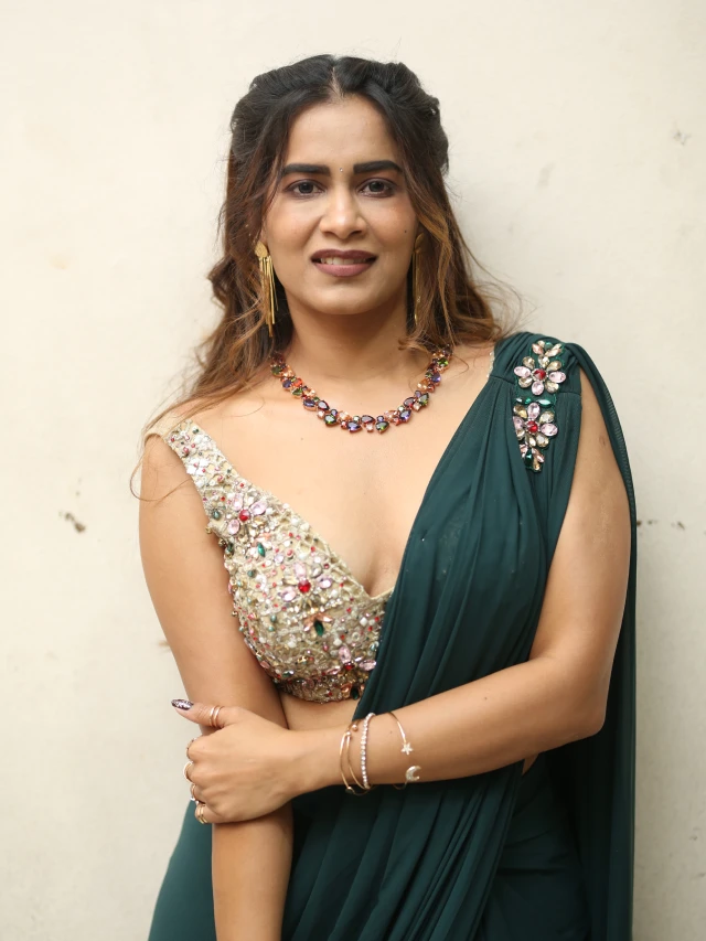Sahithi Dasari Stunning Looks in Saree
