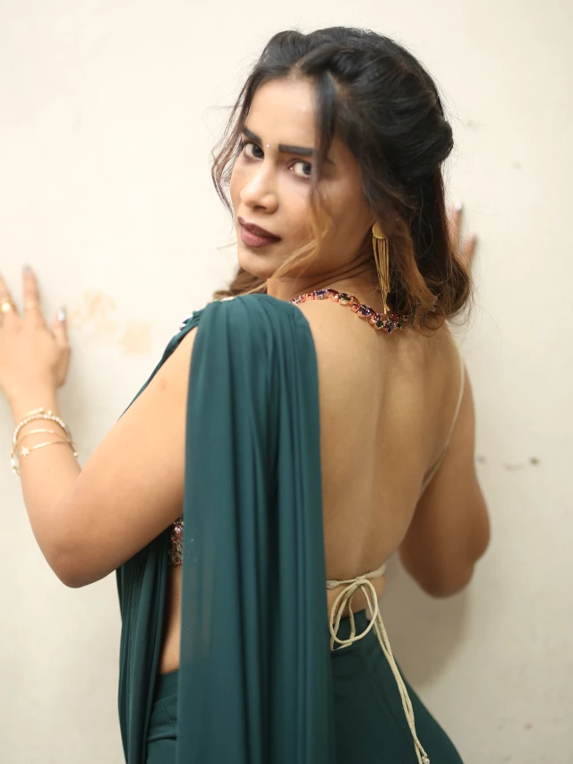 Sahithi Dasari Stunning Looks in Saree