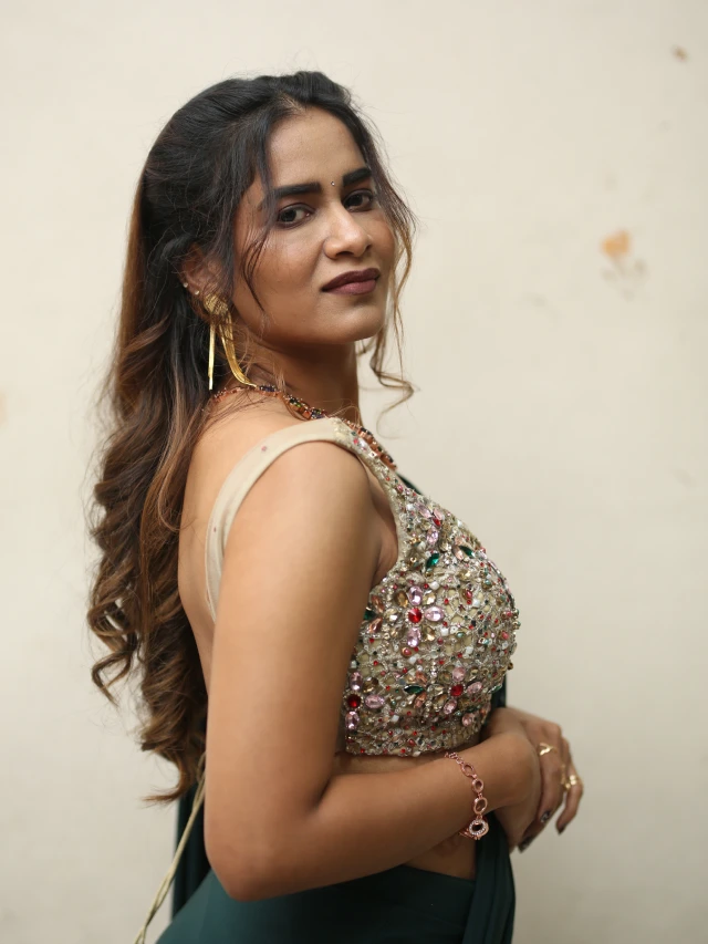 Sahithi Dasari Stunning Looks in Saree