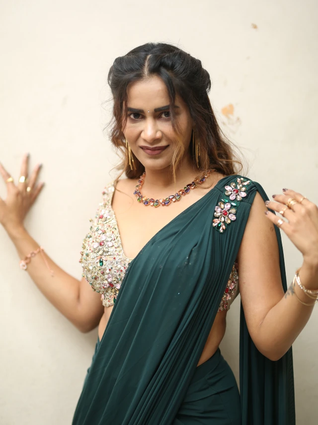 Sahithi Dasari Stunning Looks in Saree