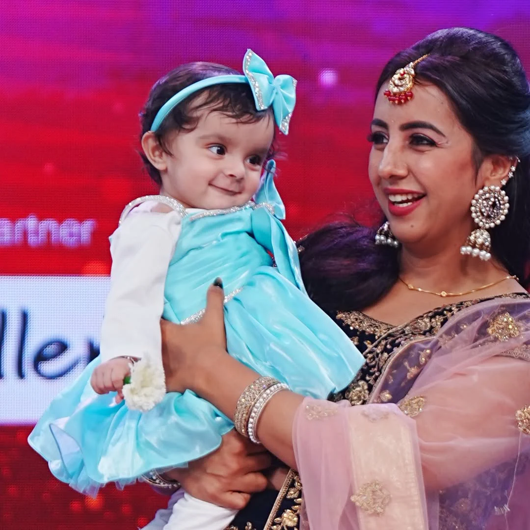 Sanjana Galrani Participated in TV Show with Daughter