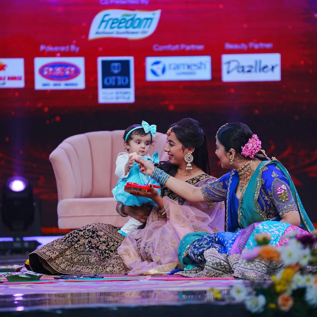 Sanjana Galrani Participated in TV Show with Daughter