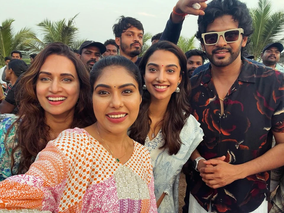 Jabardasth Satya Sri Shares Anaganaga Oka Raju Working Stills