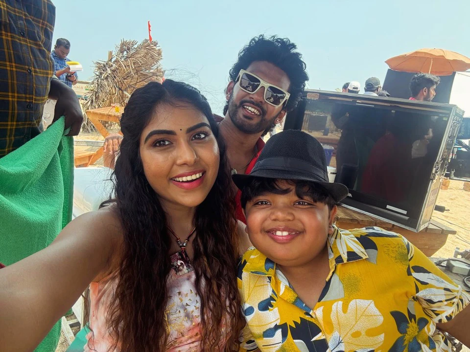 Jabardasth Satya Sri Shares Anaganaga Oka Raju Working Stills