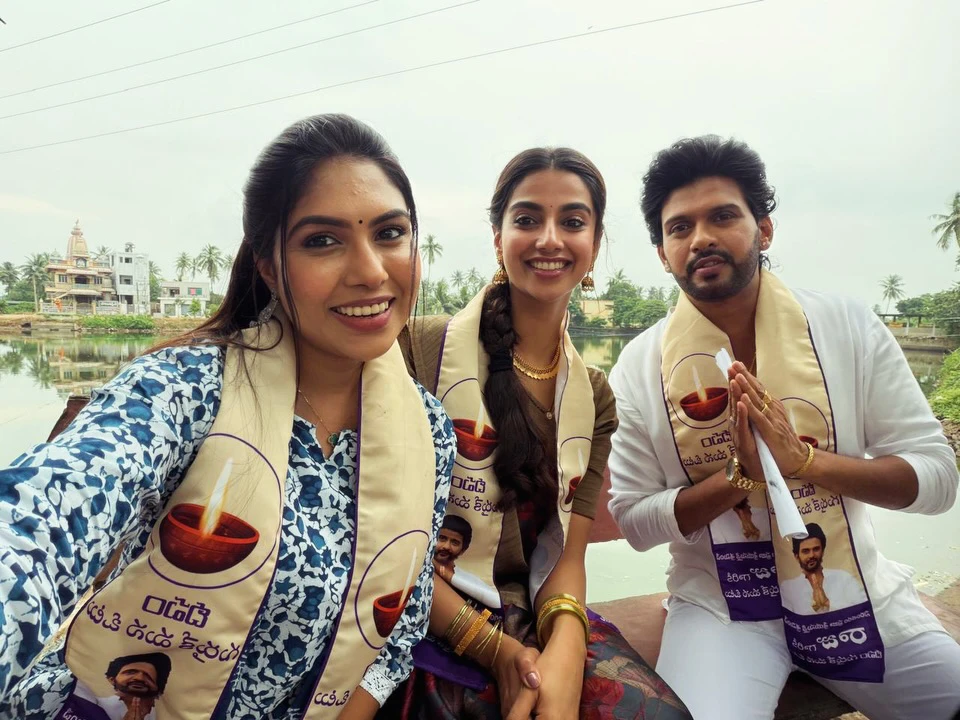 Jabardasth Satya Sri Shares Anaganaga Oka Raju Working Stills