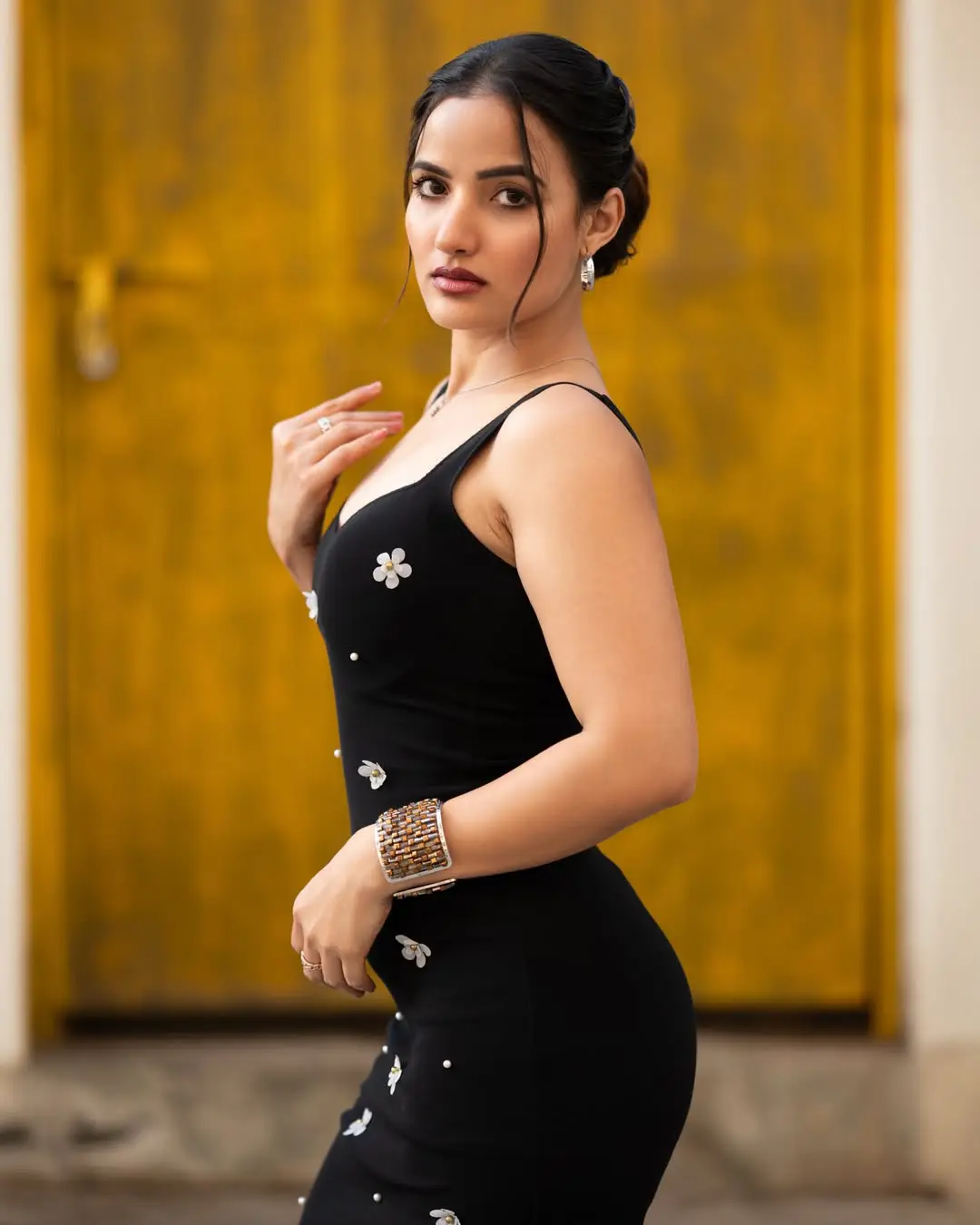 Siri Hanumanth latest glamour photos (1)