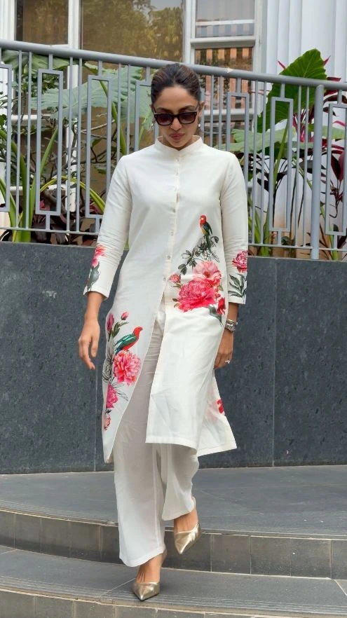 Sobhita Dhulipala Simple Looks in Cheekatilo Movie Promotions